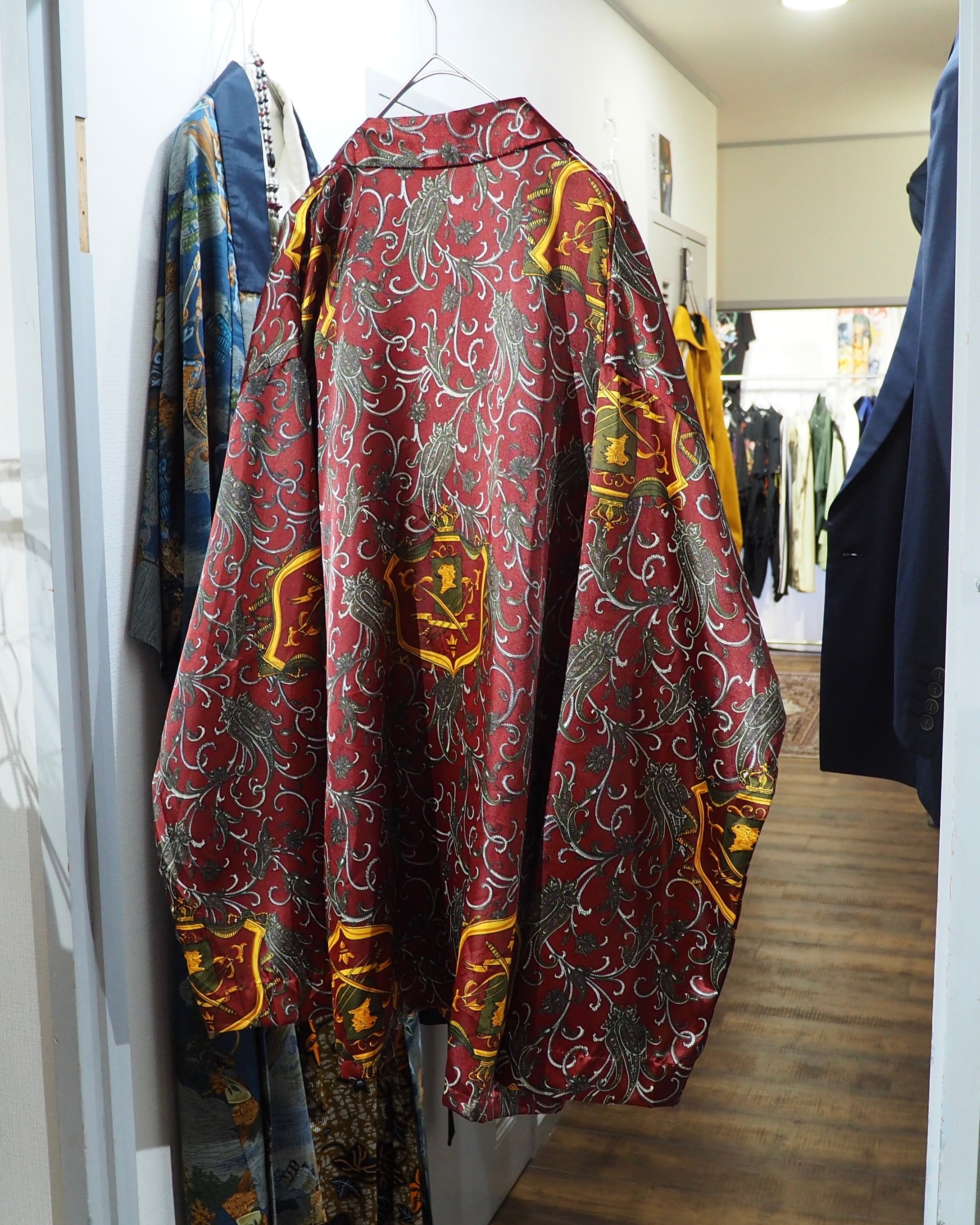 Beautiful Luxury Arabesque pattern vintage Drape loose Open collar Shirt