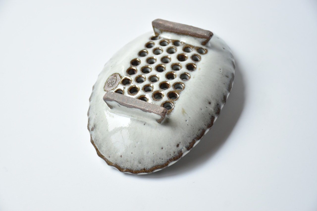 小代瑞穂窯 / 福田るい : 石ケン入 白