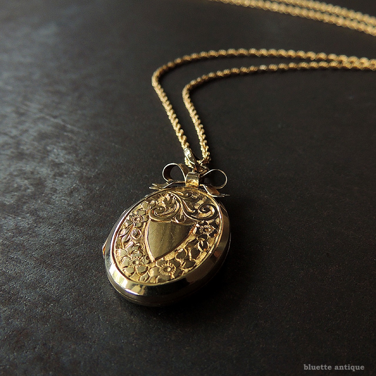 英国アンティークジュエリー 9ctゴールド ロケット【アカンサス・忘れな草・アイビー】