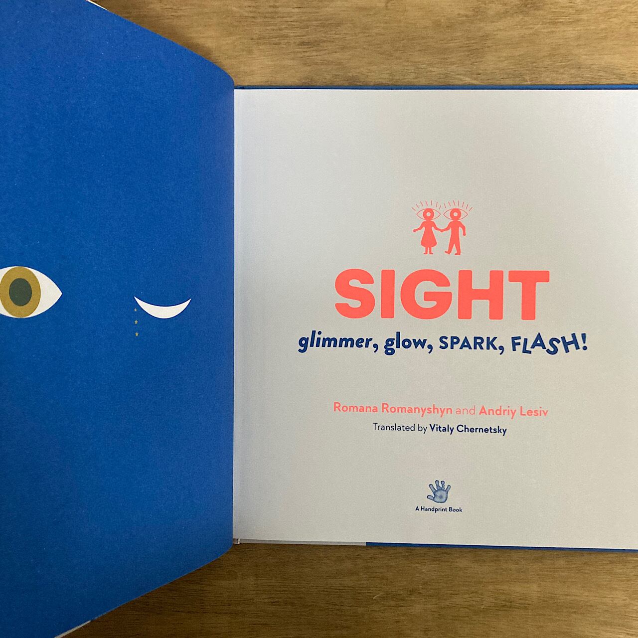 Sight Glimmer, Glow, Spark, Flash! 素敵な洋書の絵本のお店 Read Leaf Books
