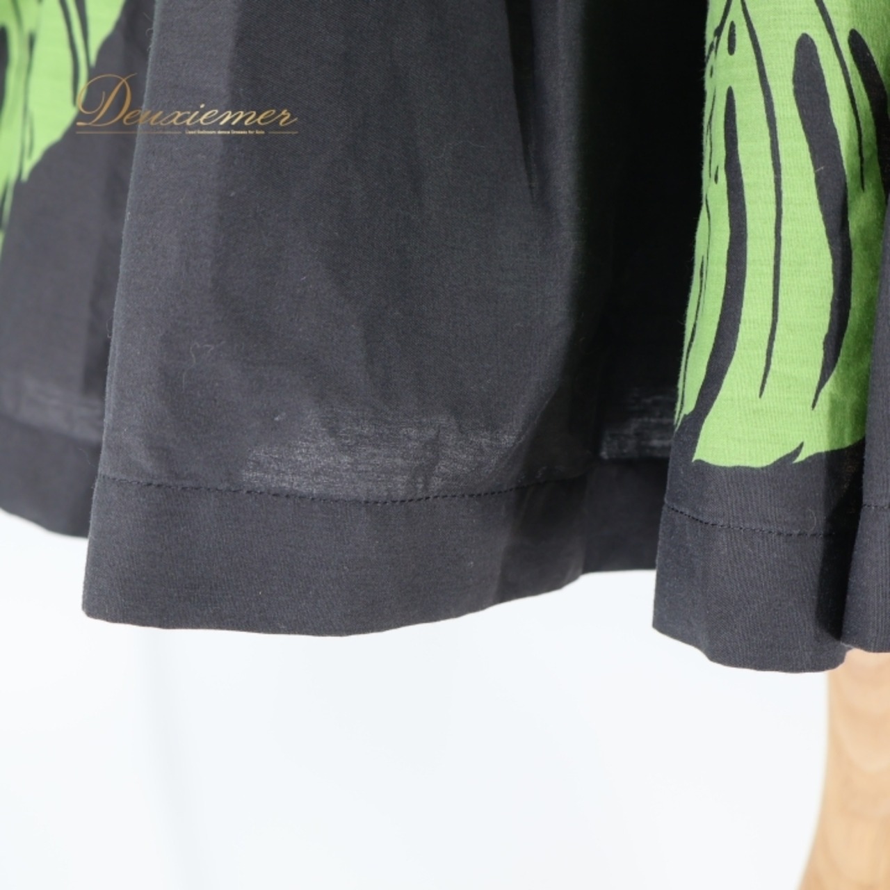 フラダンス 衣装 パウスカート ブラック系 エムエムジェイ 日本製 モンステラ柄 ハワイアンプリント アロハ フラ ダンス レッスン 練習 シングル スカート ハワイアン グリーン系 黒 黄緑 かわいい おしゃれ 上品 大人っぽい かっこいい ブラックグリーン モンステラ フラダンスパウスカート ハワイ 練習用 おしゃれなスカート 可愛い 大人向け ダンス用品 練習着 スタイリッシュ シンプルデザイン