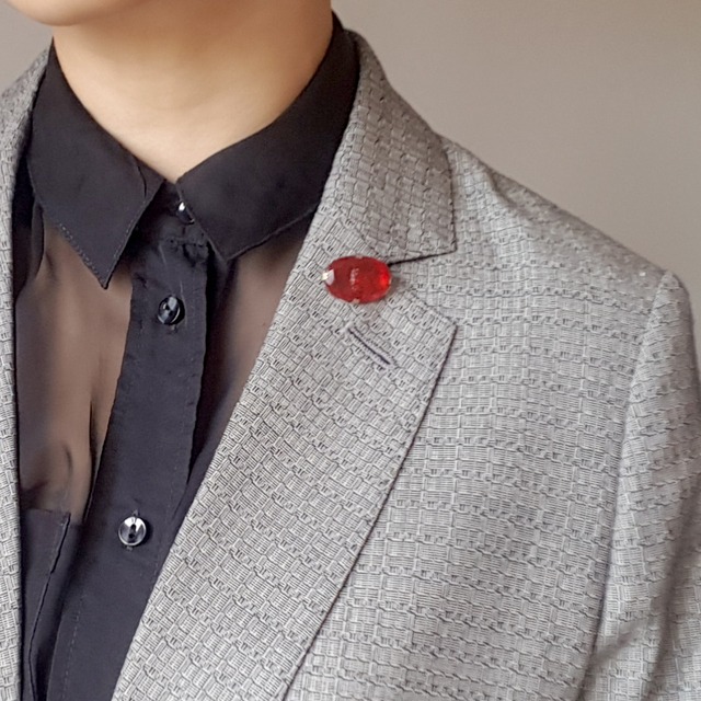 チェコスロバキアの赤いブローチ (s-123)