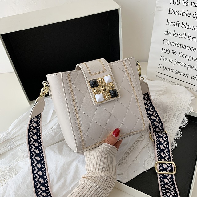 センス小さなバッグ女性2020新しいトレンディなファッションワンショルダーメッセンジャーバッグネット赤野生テクスチャバケットバッグ Tiancai_Wing_Bag8534769