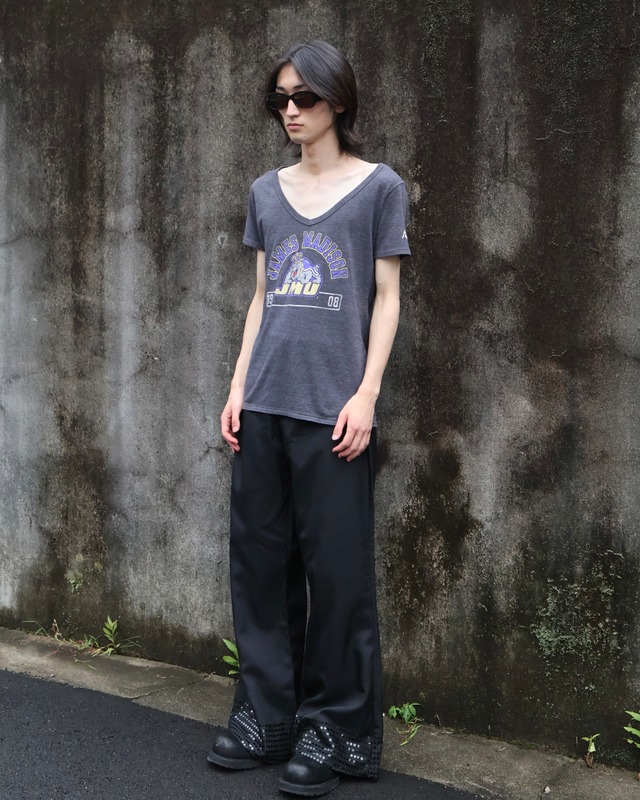 v neck graphic design t-shirt