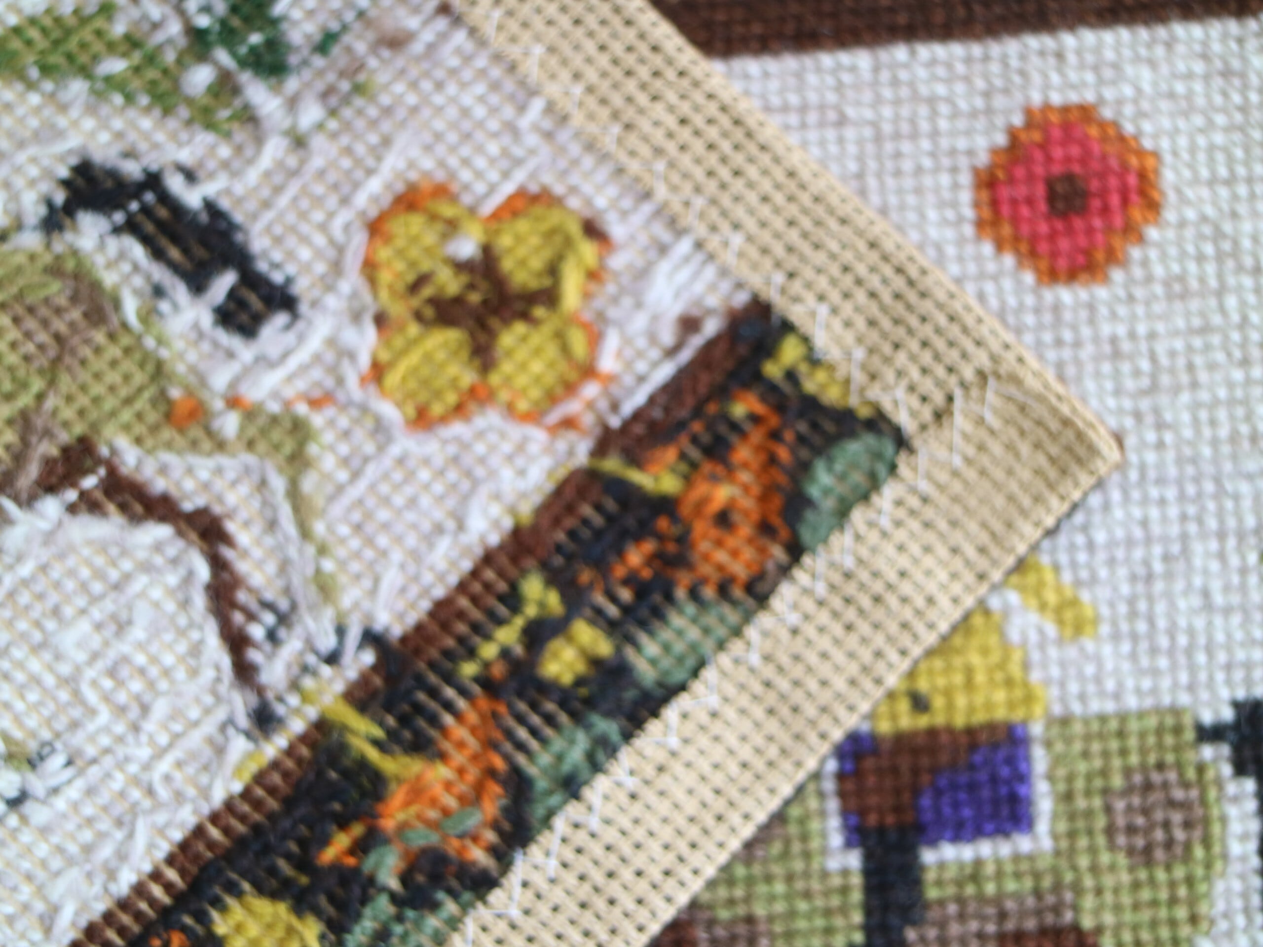 スウェーデンで見つけたツヴィスト刺繍のタペストリー No.6767