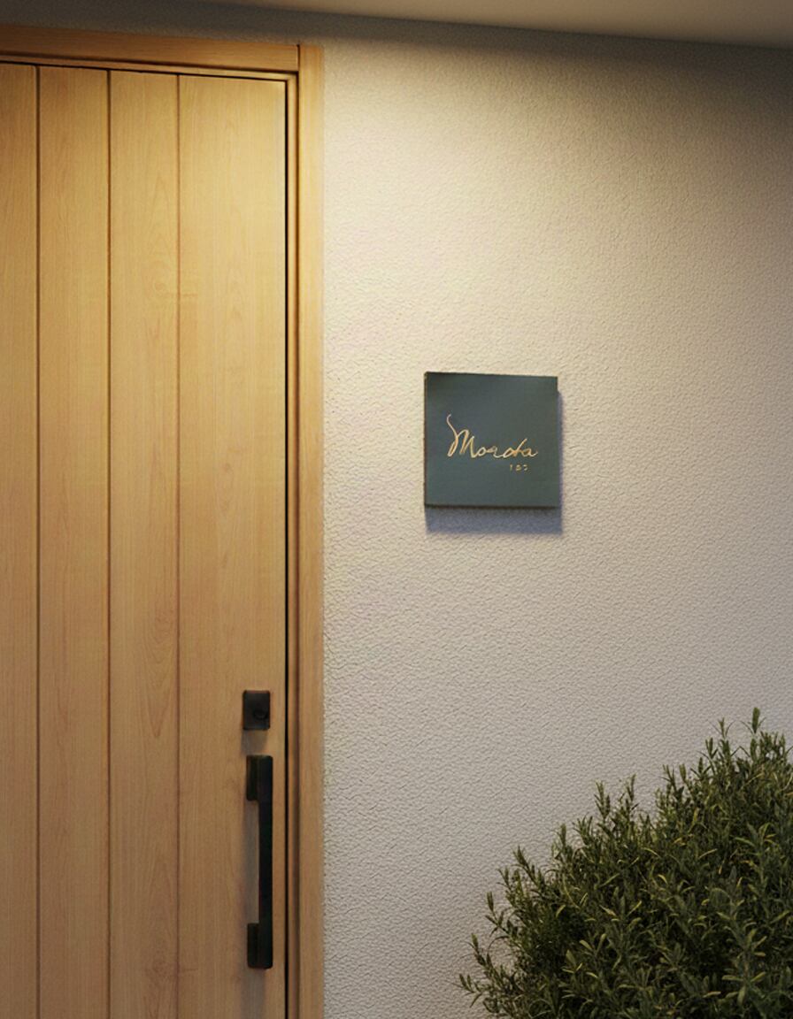Bee GARDEN Original〗スクエア表札｜Gray × Matt Gold｜120×120mm