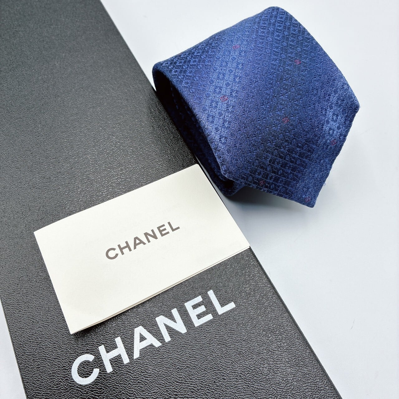 良品✨CHANEL ネクタイ　シャネル ジャガード　ココマーク　ロゴ CHANEL シャネル ネクタイ ジャガード織 ココマーク 箱付き | secondreuse