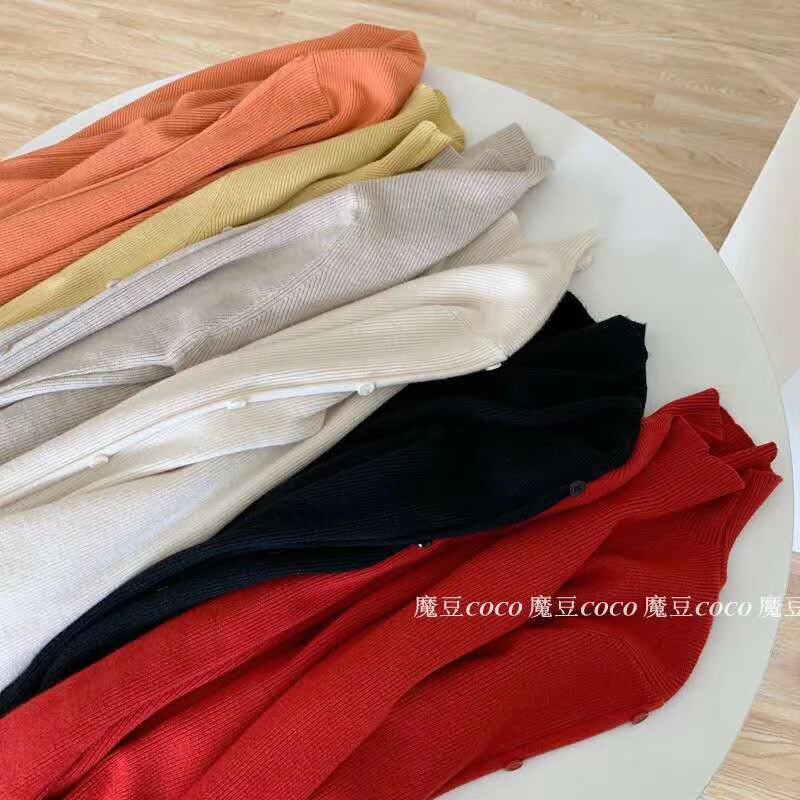 袖ボタンタートルニット