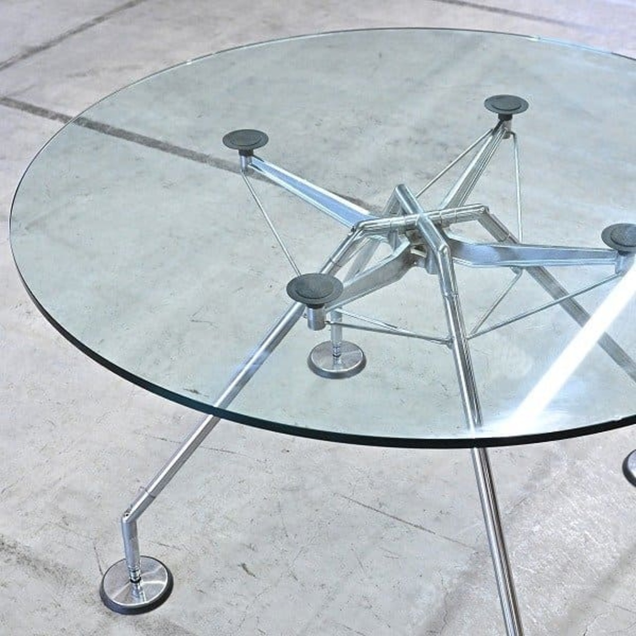 【引取限定】イタリア Tecno社「ノモス」ガラステーブル ラウンド ノーマンフォスター ダイニング リビング テクノ【中古家具/中古インテリア/USED家具ユーズド家具/リサイクル】