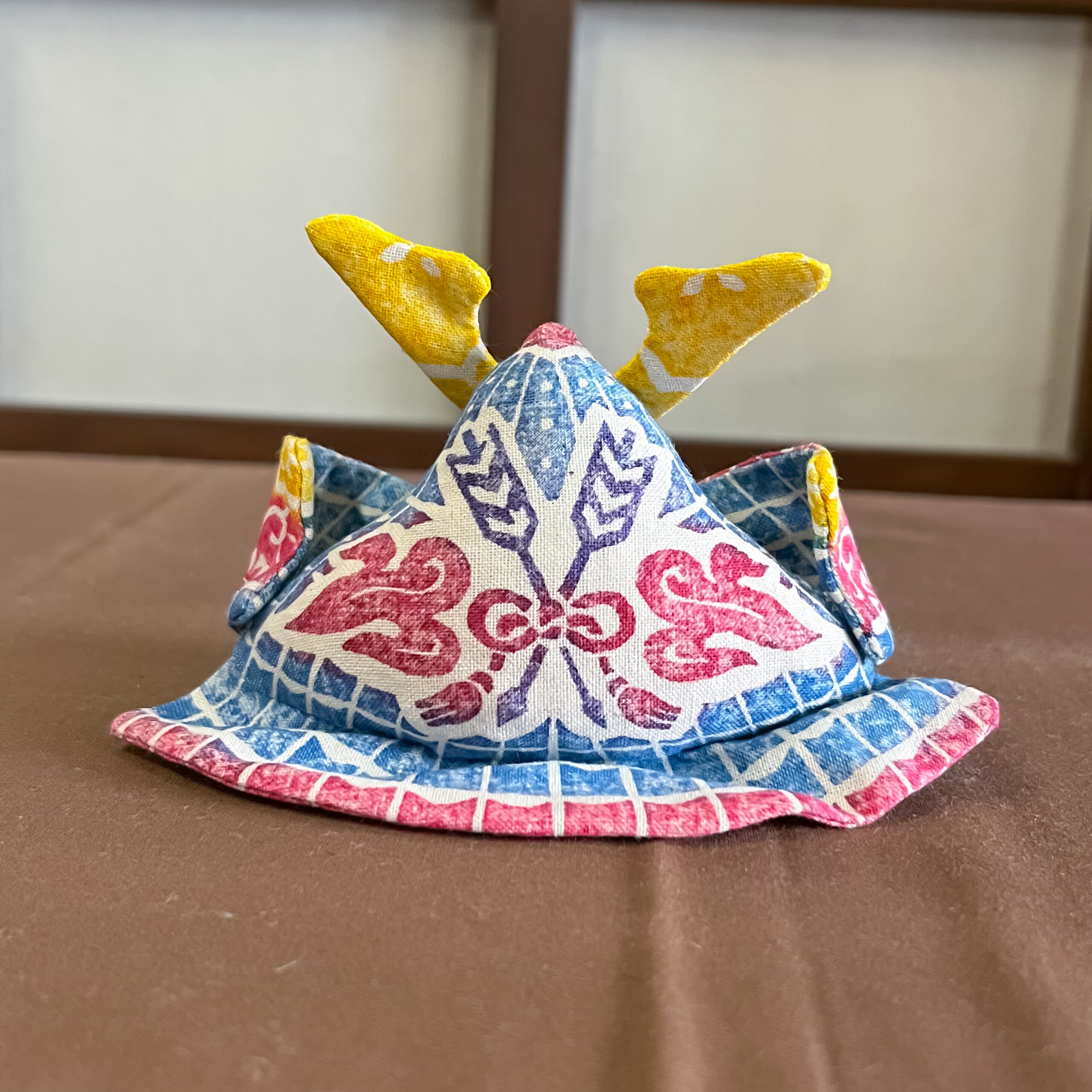 錦兜 （かぶと） 木版手染めぬいぐるみ | 真工藝 （真工芸）