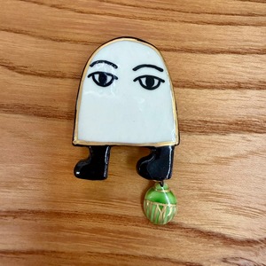 メジェドとスカラベ（帯留・ブローチ）