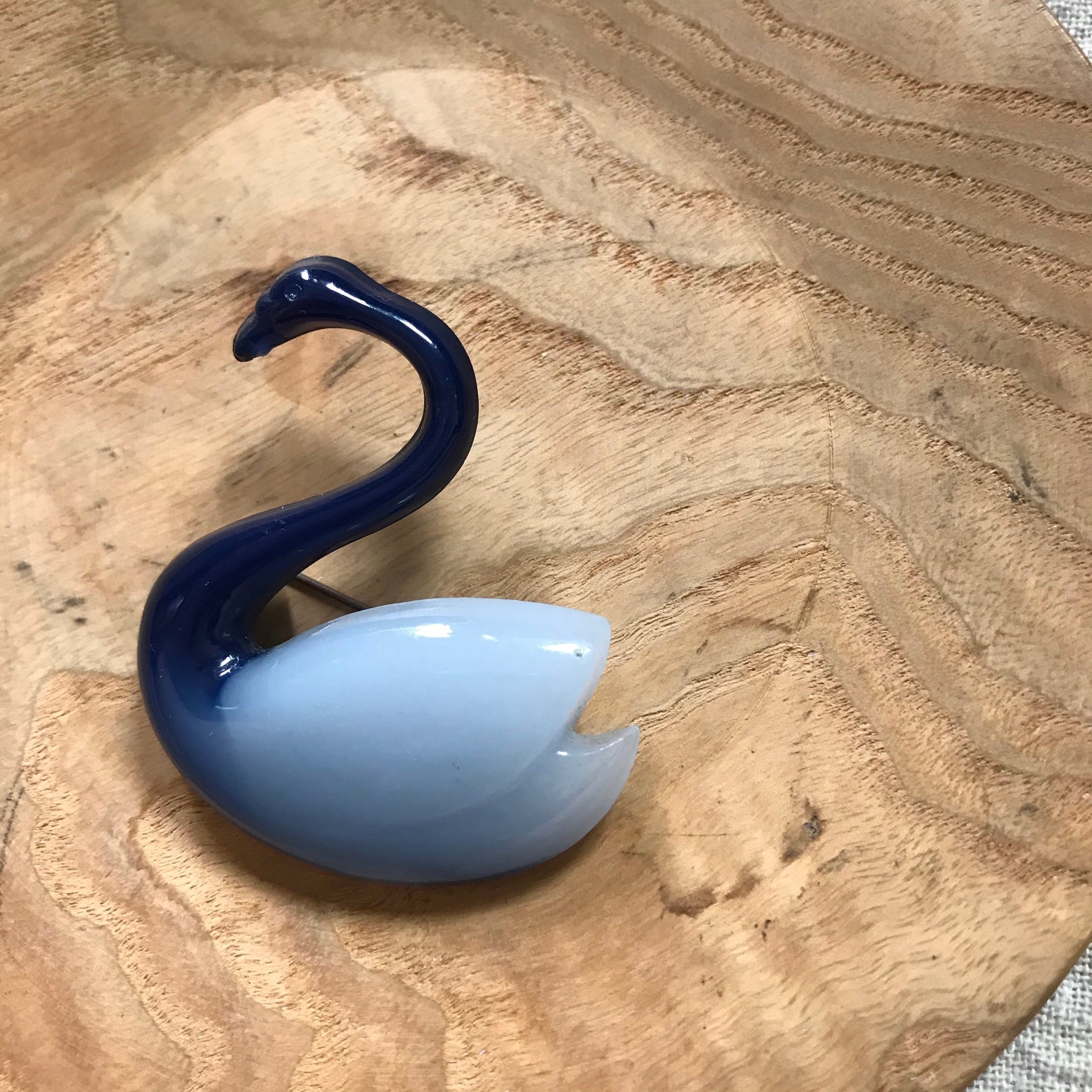 青い白鳥ブローチ | tsuitachi craft&brocante