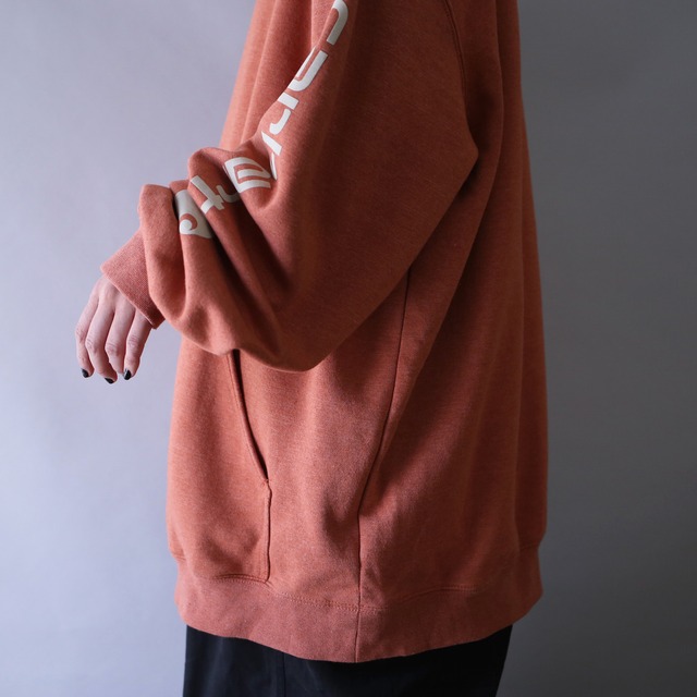 "Carhartt" sleeve logo printed good coloring over silhouette sweat parka
