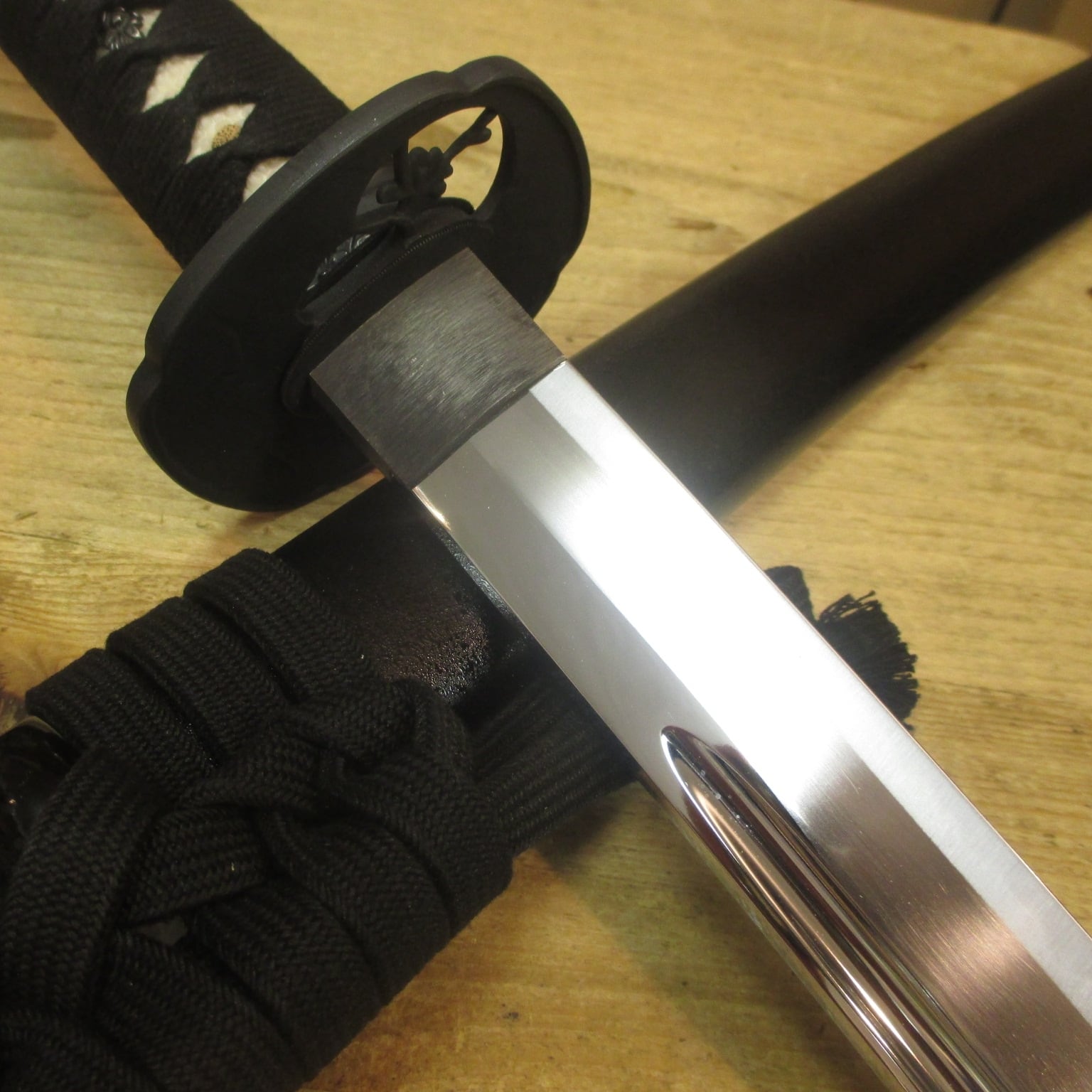居合刀 脇差 濃緑柄 十字透し丸鍔 桜花螺鈿入黒呂鞘 居合刀 桜花 | 武装商店