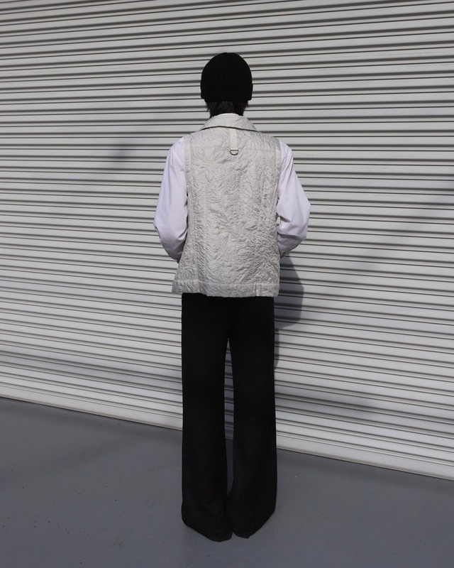 All-over pattern high neck vest