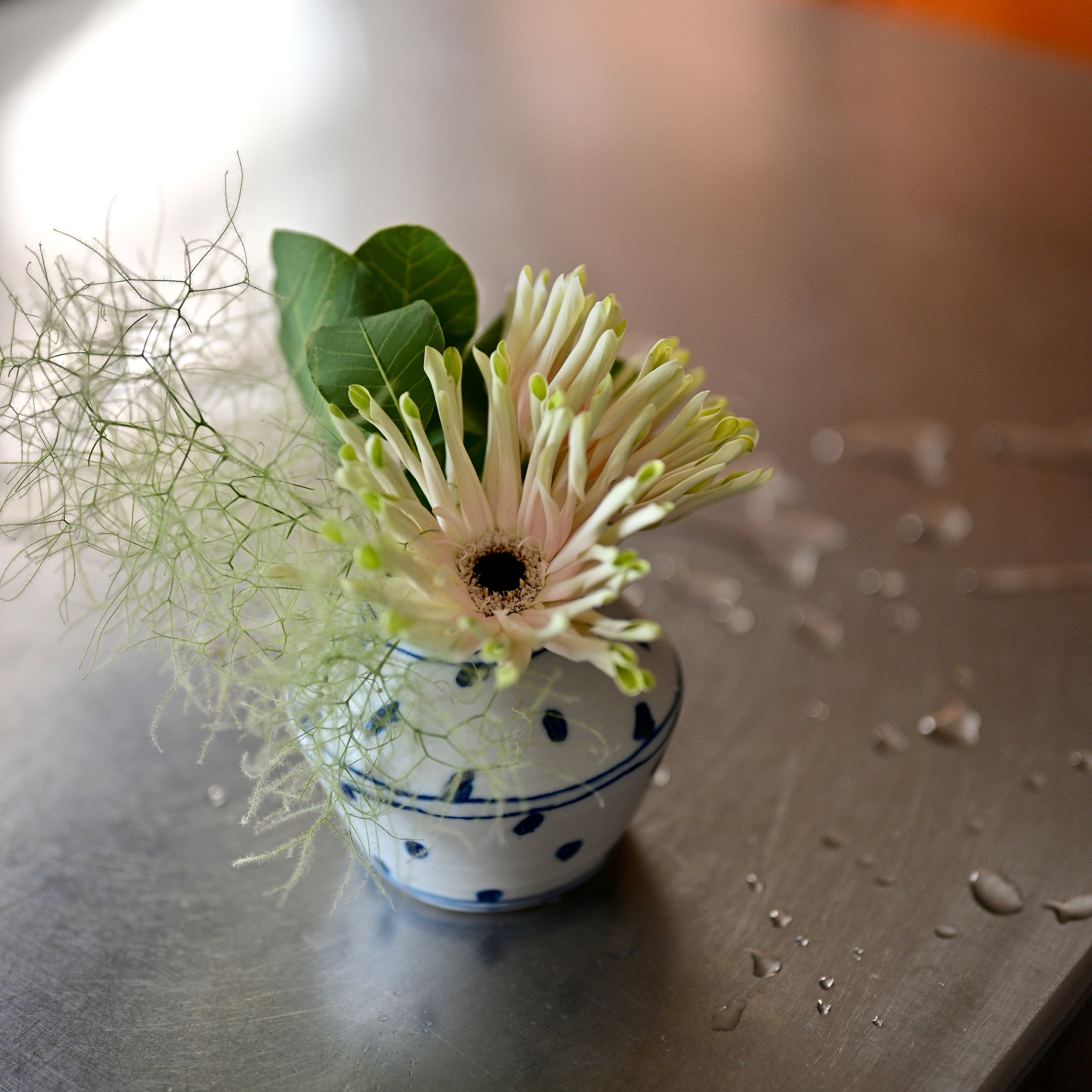 村田菜穂美作 染付花入 / Nahomi Murata Sometsuke Flower Vase