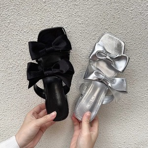 【送料無料】サンダル ミュール スリッパ 大人可愛い リボン シンプル 大人上品 オシャレ 旅行 お出かけ 春夏 スクエアトゥ オープントゥ  ストラップ 20代 30代 40代 女性用 レディース スタイリッシュ トレンド フェイクレザー シルバー ブラック 銀 黒 ダブルリボン