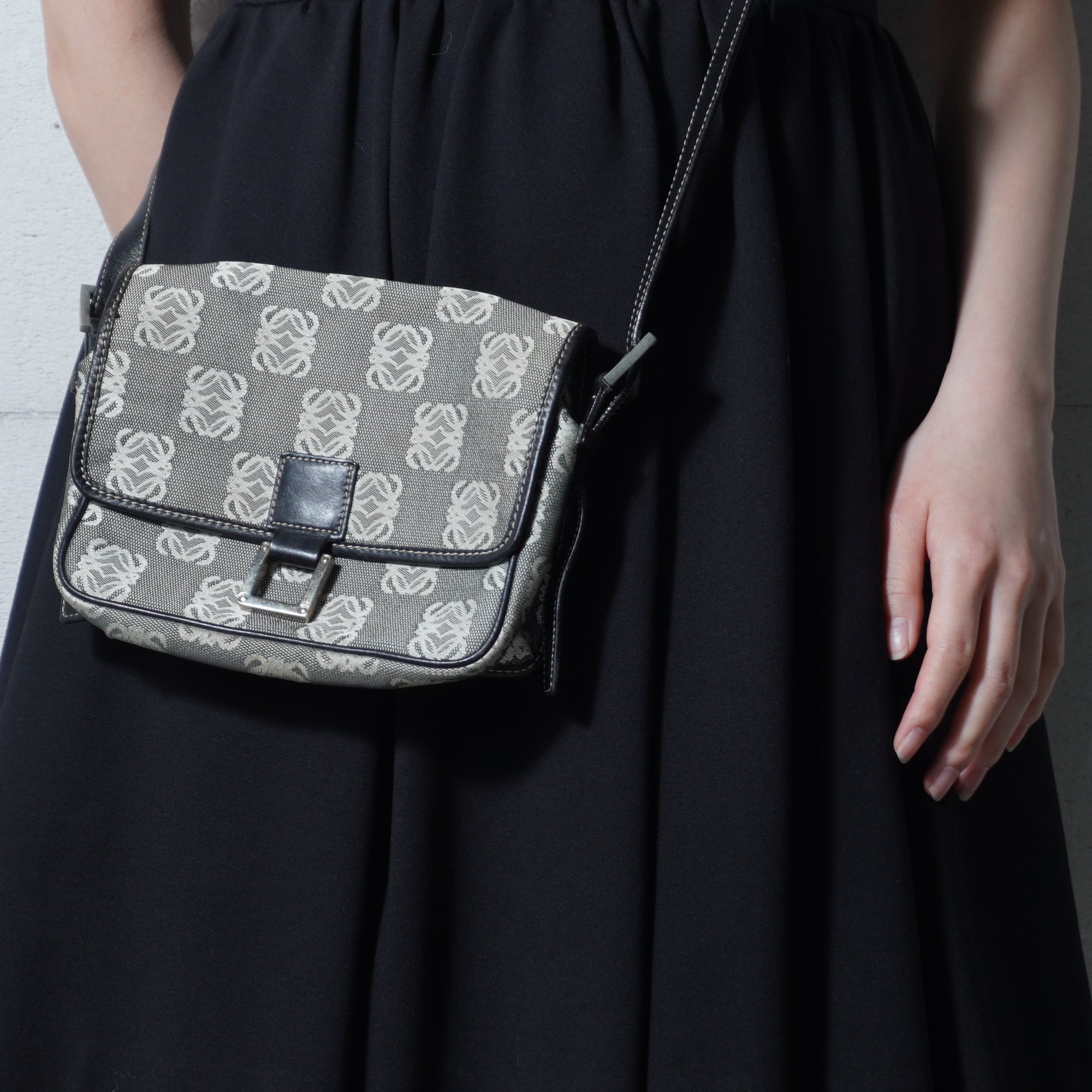 未使用✨Vivienne Westwoodレザーショルダーバッグ Vivienne Westwood】ヴィヴィアンウエストウッド Simple tiny ORB 2WAY