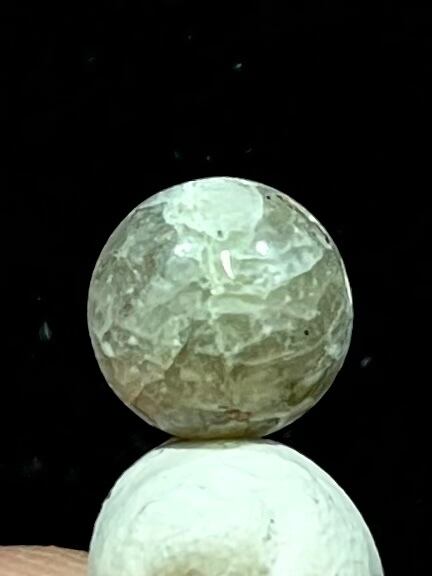 1) 世界初!!!「南極の石(アンタークティック・ストーン」ビーズ