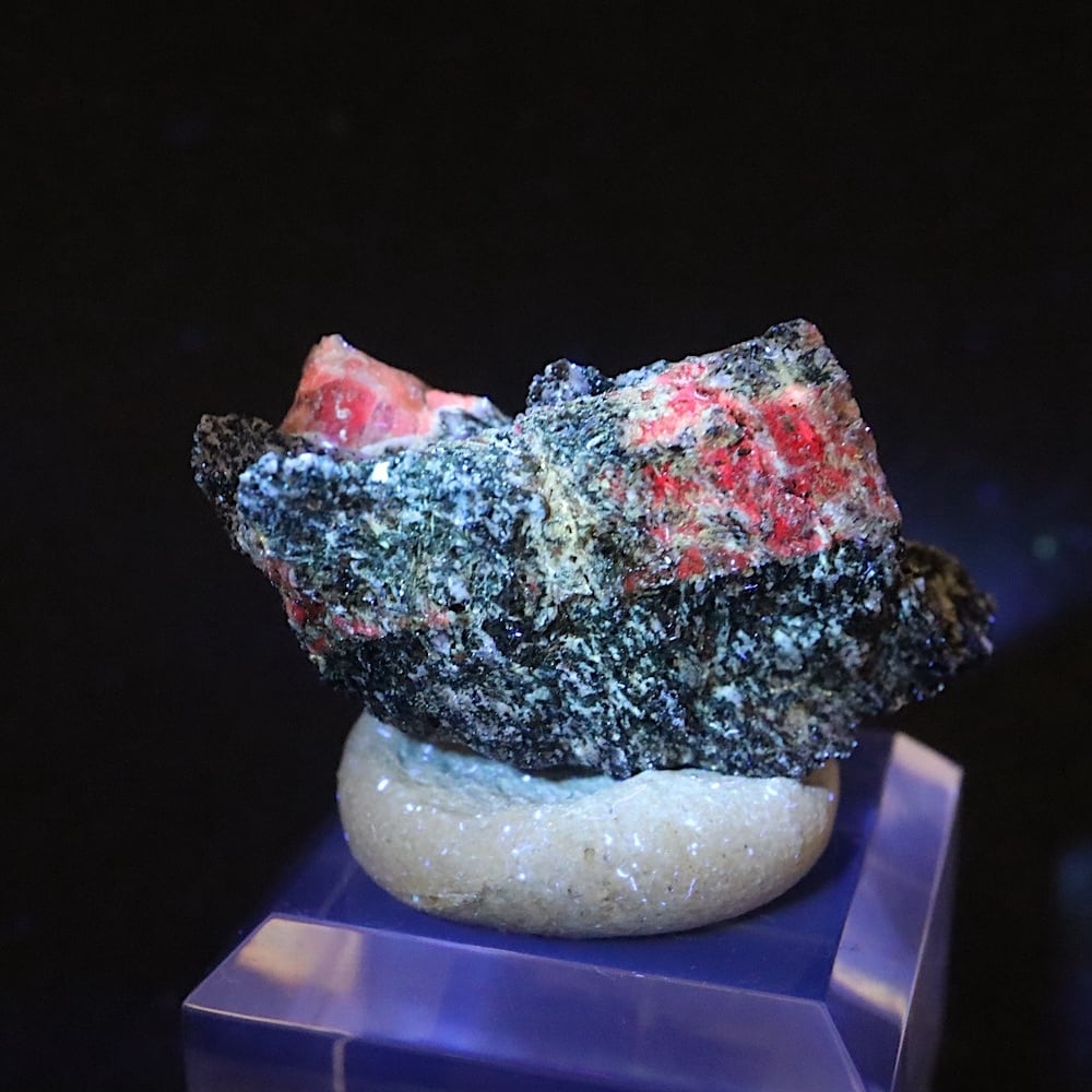 カリフォルア産 コランダム ルビー 14.5g サファイア 原石 CRD1412鉱物