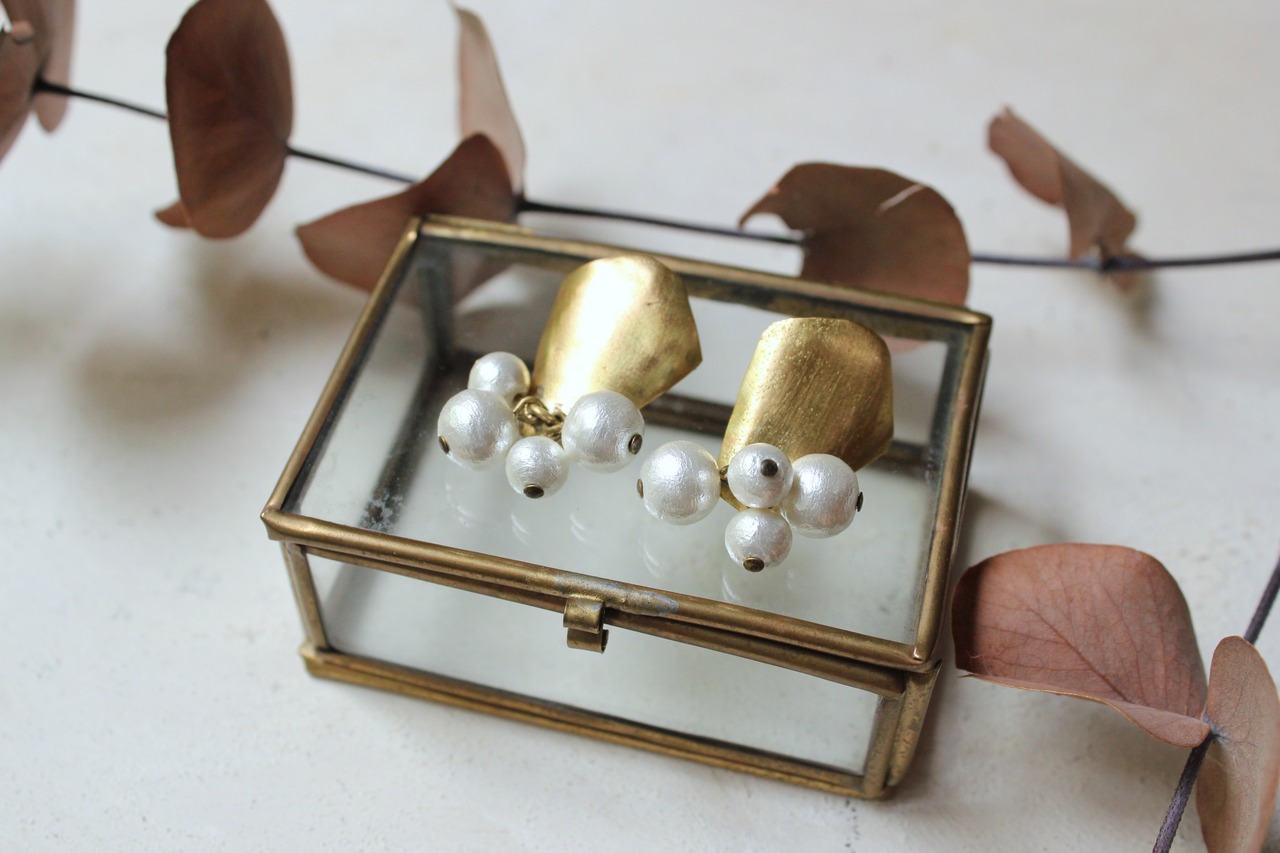 コットンパールのピアス/真鍮