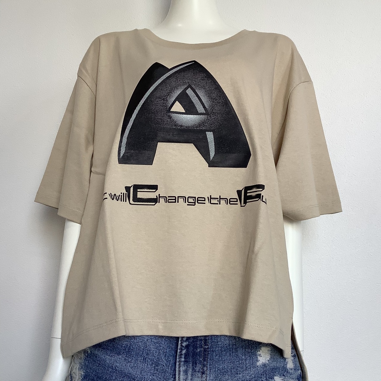 Capital A ( A )  スリット付きTシャツ( ショート丈 )  ストーン