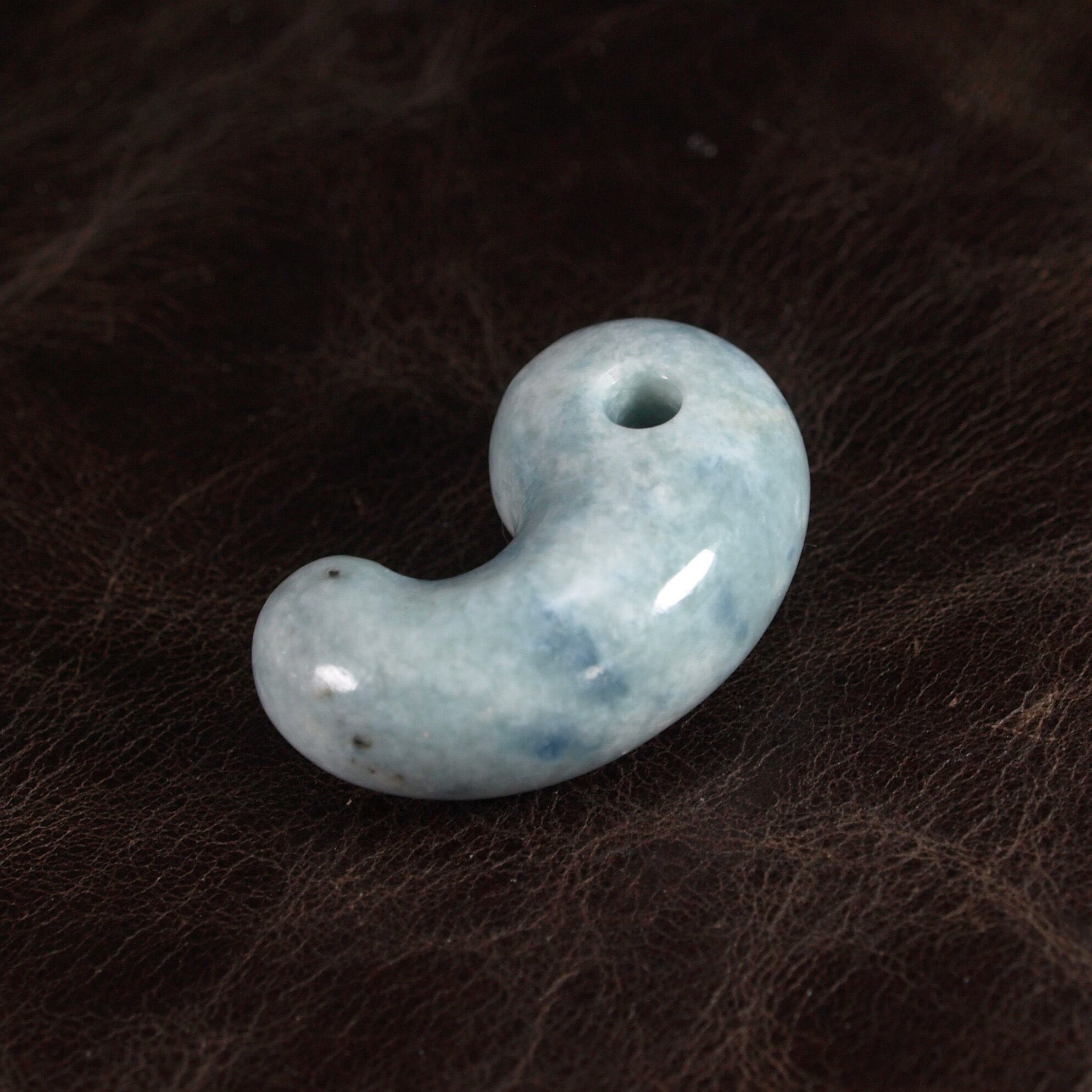 糸魚川翡翠 青翡翠 まがたま 勾玉 8.6g Small Blue Jadeite Magatam