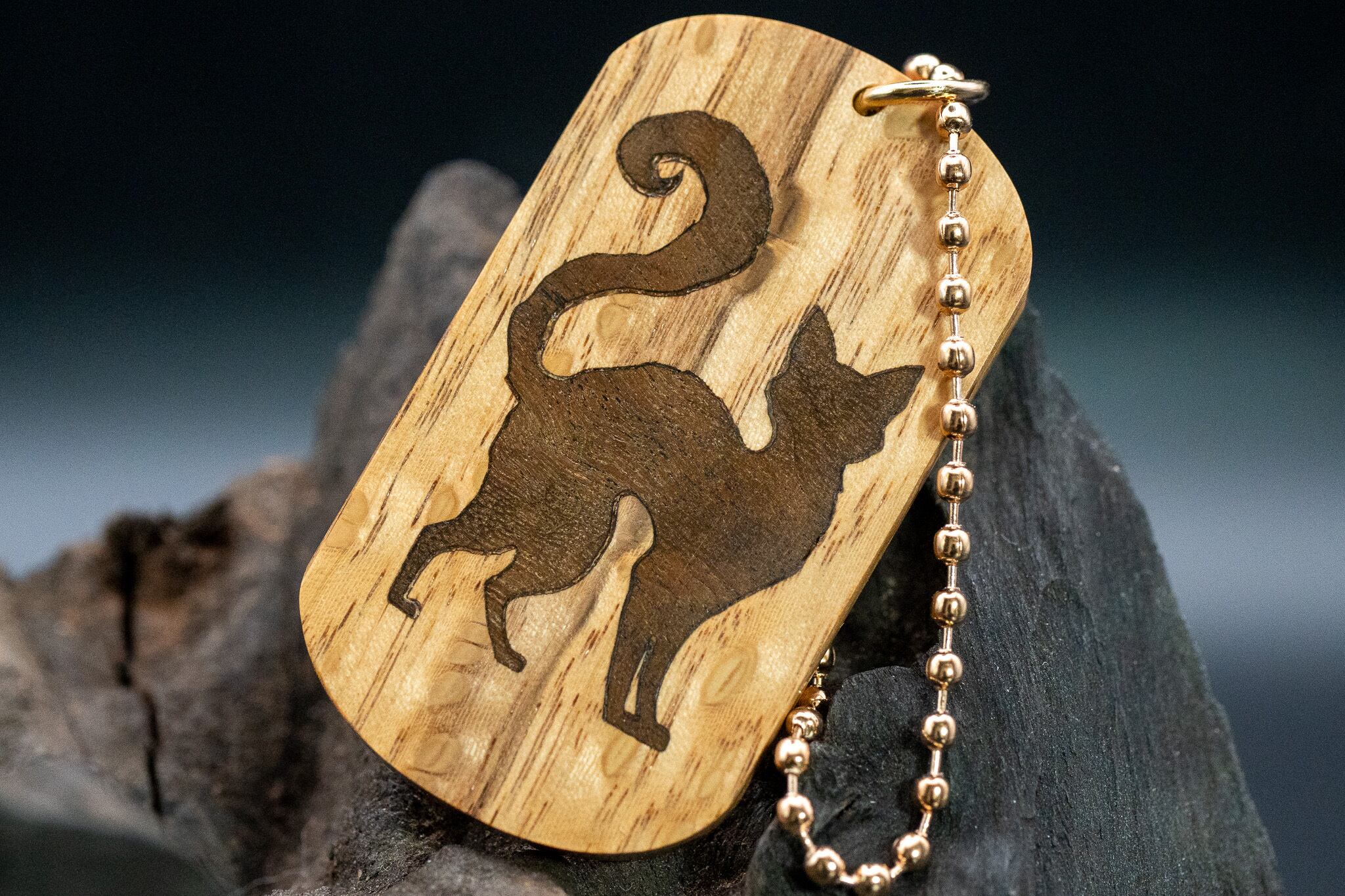 【 軌道の背骨 】白樫 ドッグタグ 象嵌 探る視線