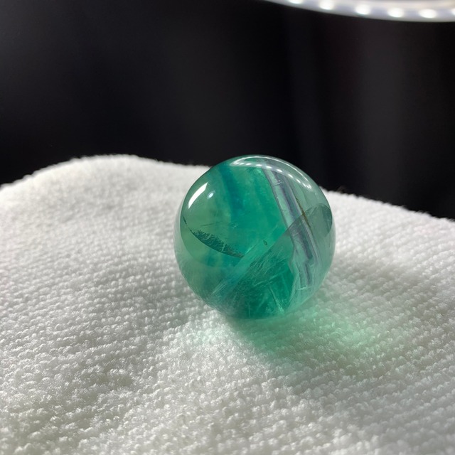 s139透明度高めグリーンフローライトスフィア