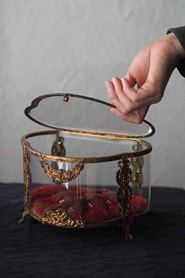 トランスルーセントなガラスケース-antique mariage glass case