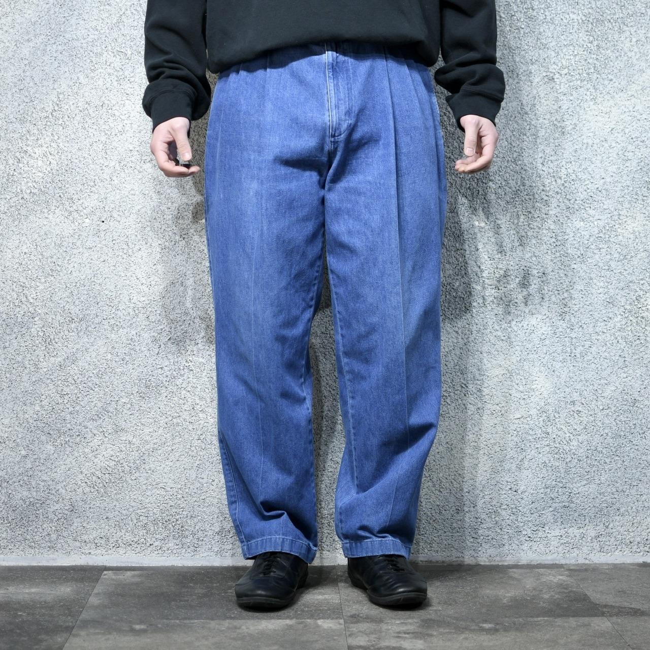 2 tuck denim slacks