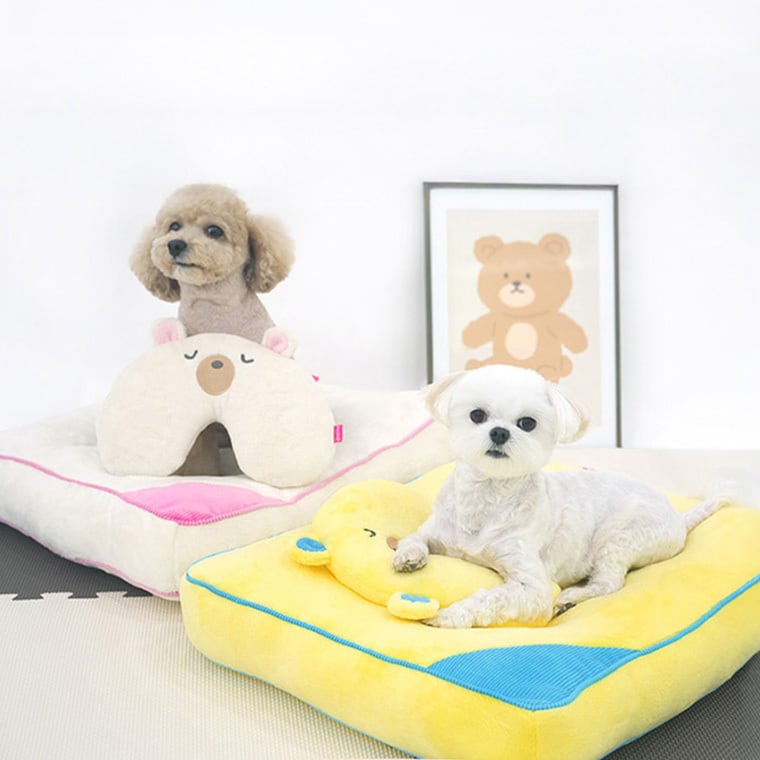 sleepy bear pillow bed 2color / 犬用 ベッド 枕 ふんわり 冬 可愛い クッション ペットマット 猫用 韓国 ペット用品 小型犬 中型犬 ハウス 高級 犬 ペットベッド