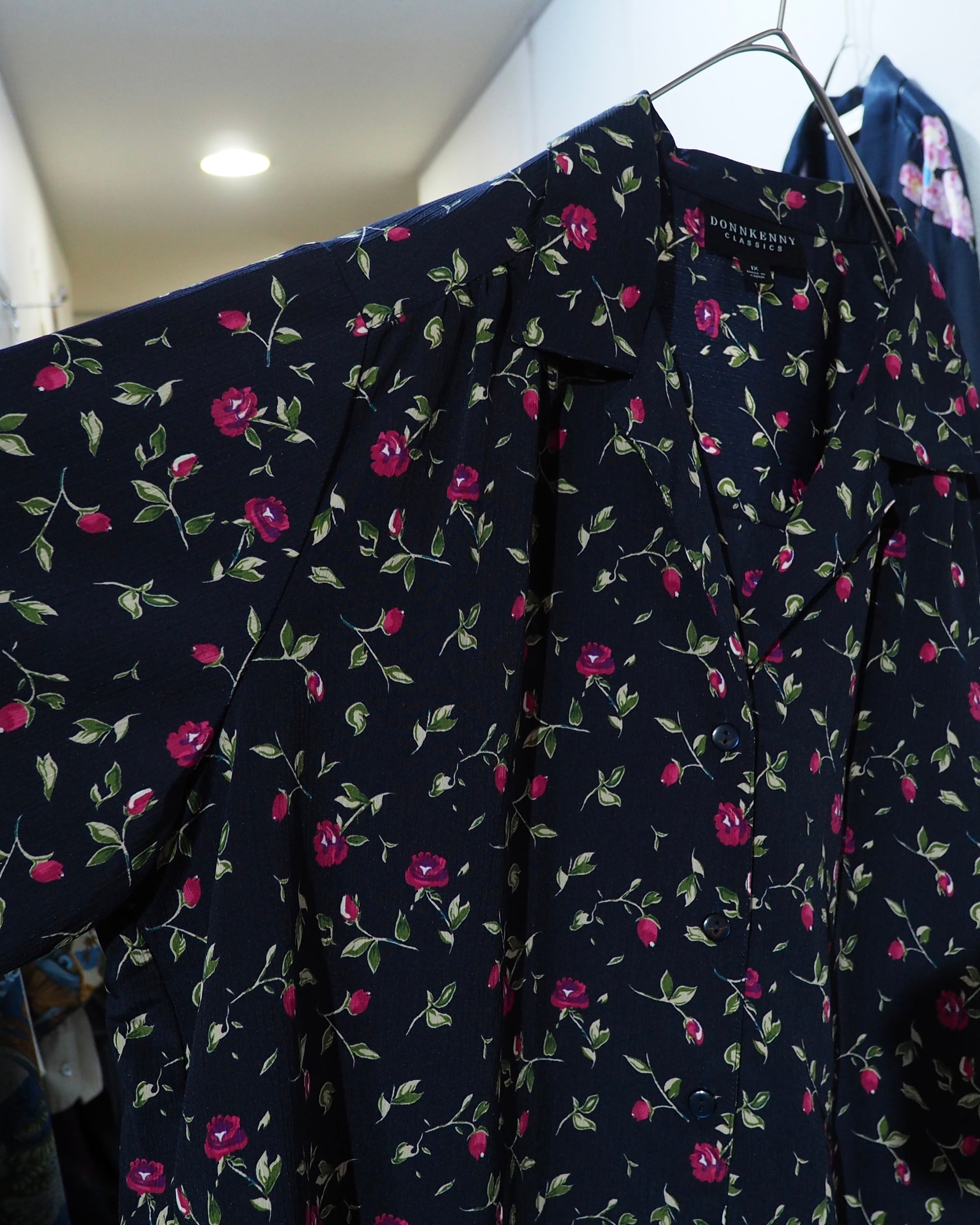 Black pleats × Pink Rose Flower all over pattern Open collar SS shirt
