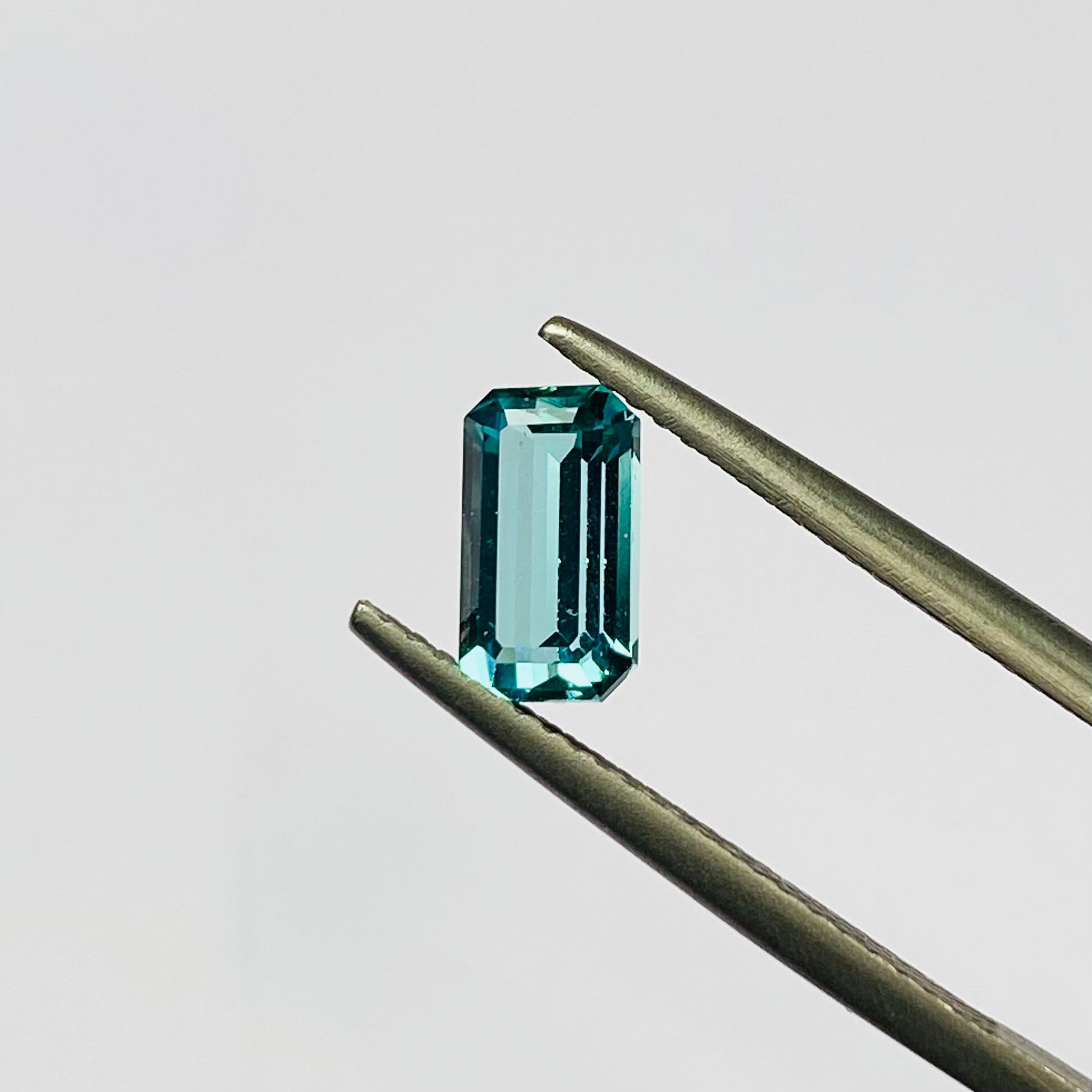 少し沖に出たカラーのラグーントルマリン