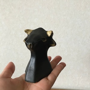 黒い牛のソルトケース