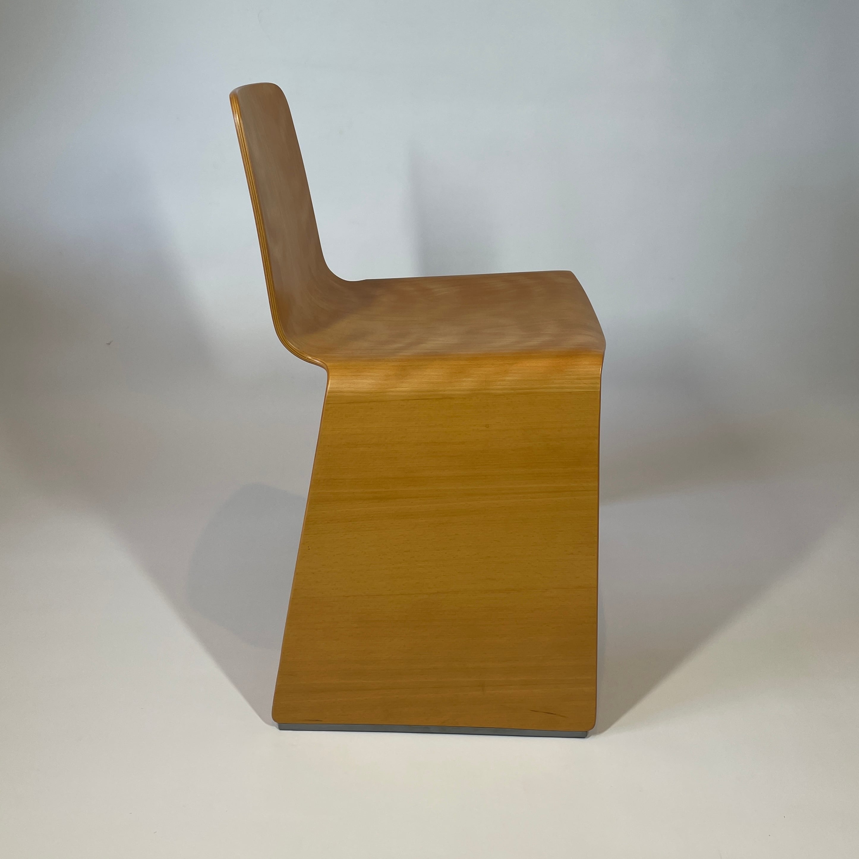 NXT chair by Peter Karpf | KOHSEKI
