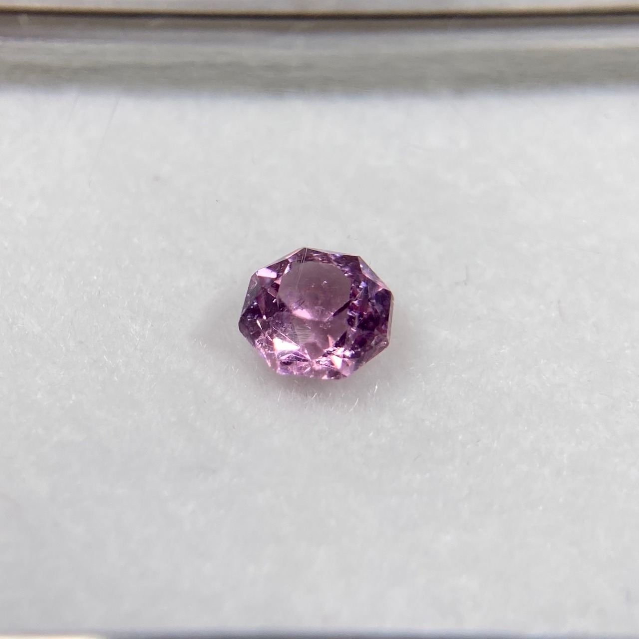お花みたいなスピネル 明るい紫系 約4.3mm