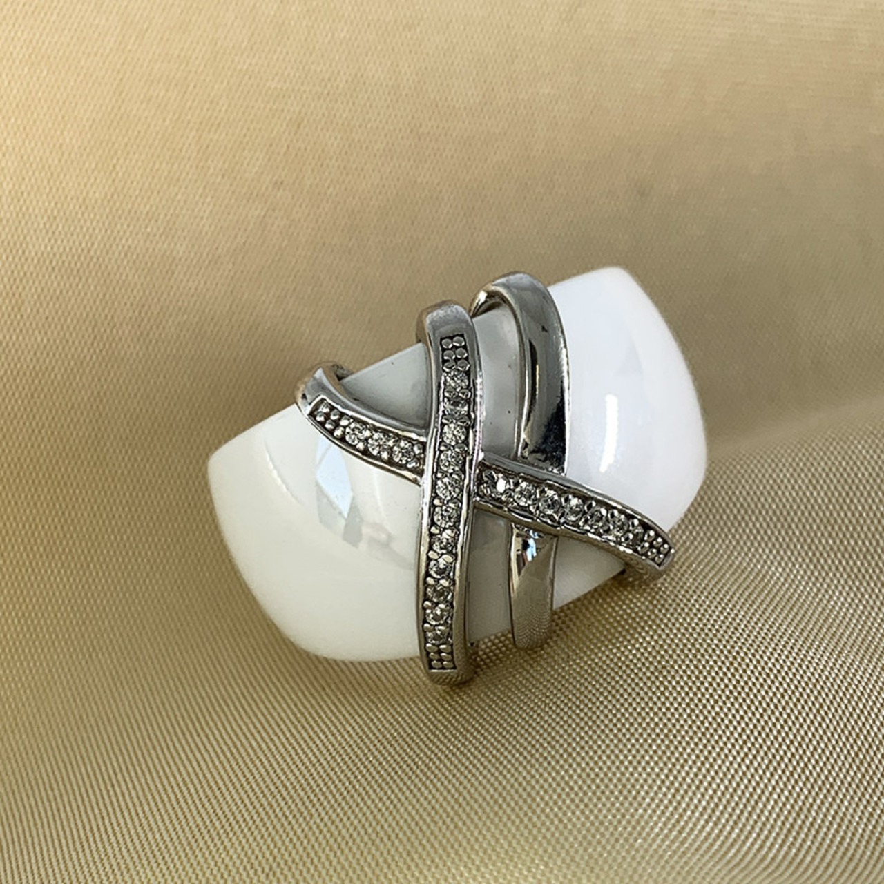 セラミックリング　ゴージャスな白い指輪　大振りリング 12acch16-2