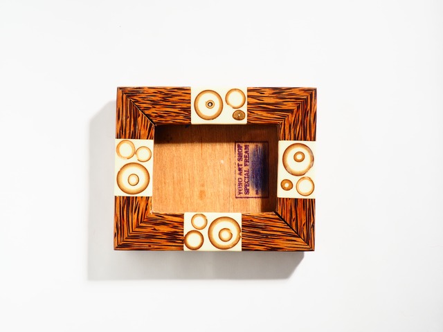Woodgrain art photo frame