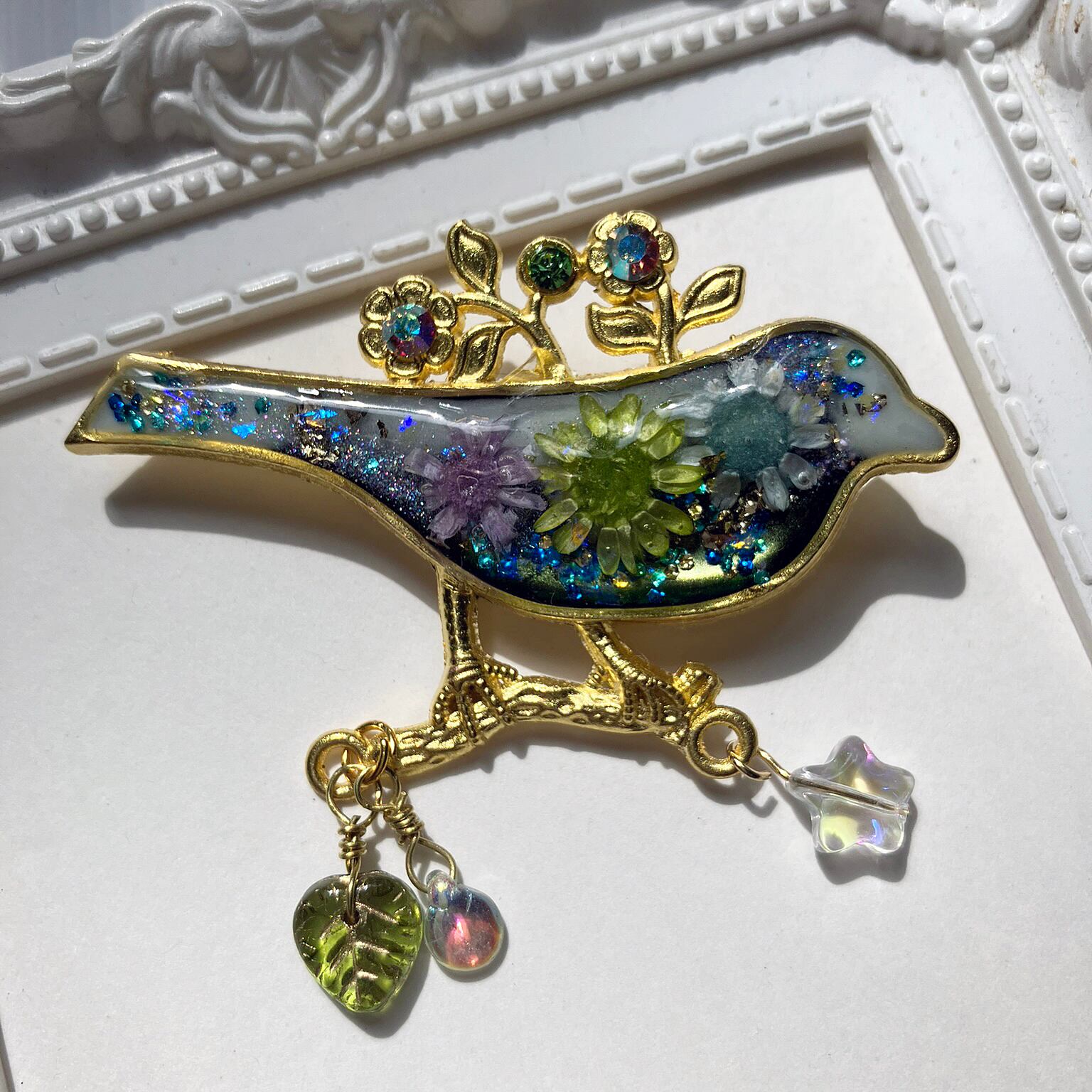 ひなた様お取置きです。レジンヘアゴム 秋の風景 猫ちゃん 紅葉と蝶々