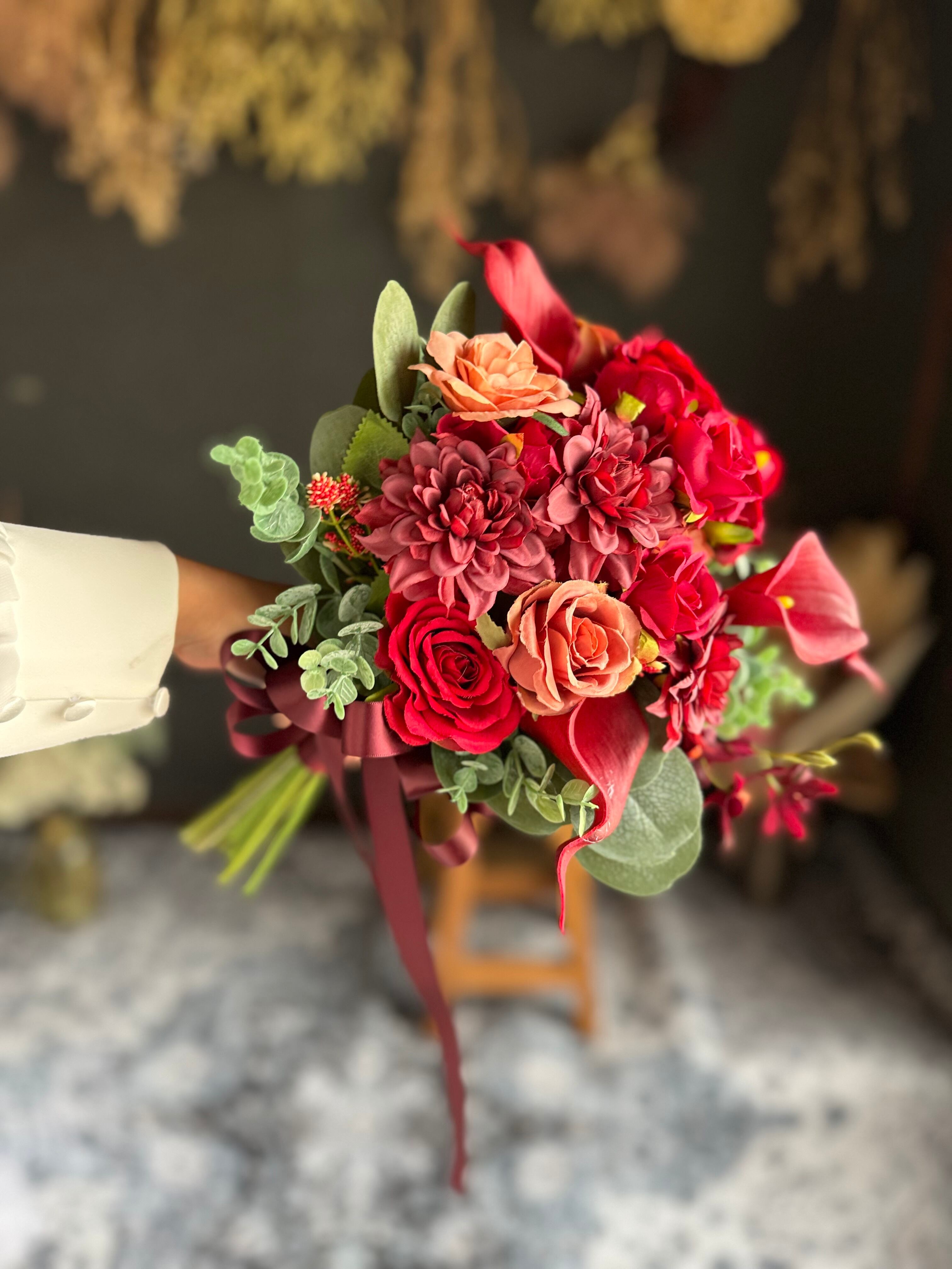 No.2626　クラッチブーケワインレッドブートニアアーティフィシャルフラワー No.2626 クラッチブーケワインレッドブートニアアーティ