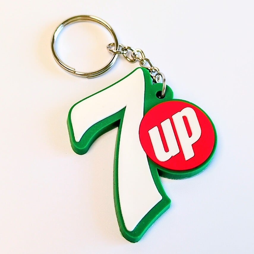 超希少 7UP 灰皿 1970s John Alcorn セブンアップ アメトイ ♧ 送料無料！ ☆ラバーキーホルダー☆〘787〙【 7up（ セブンアップ