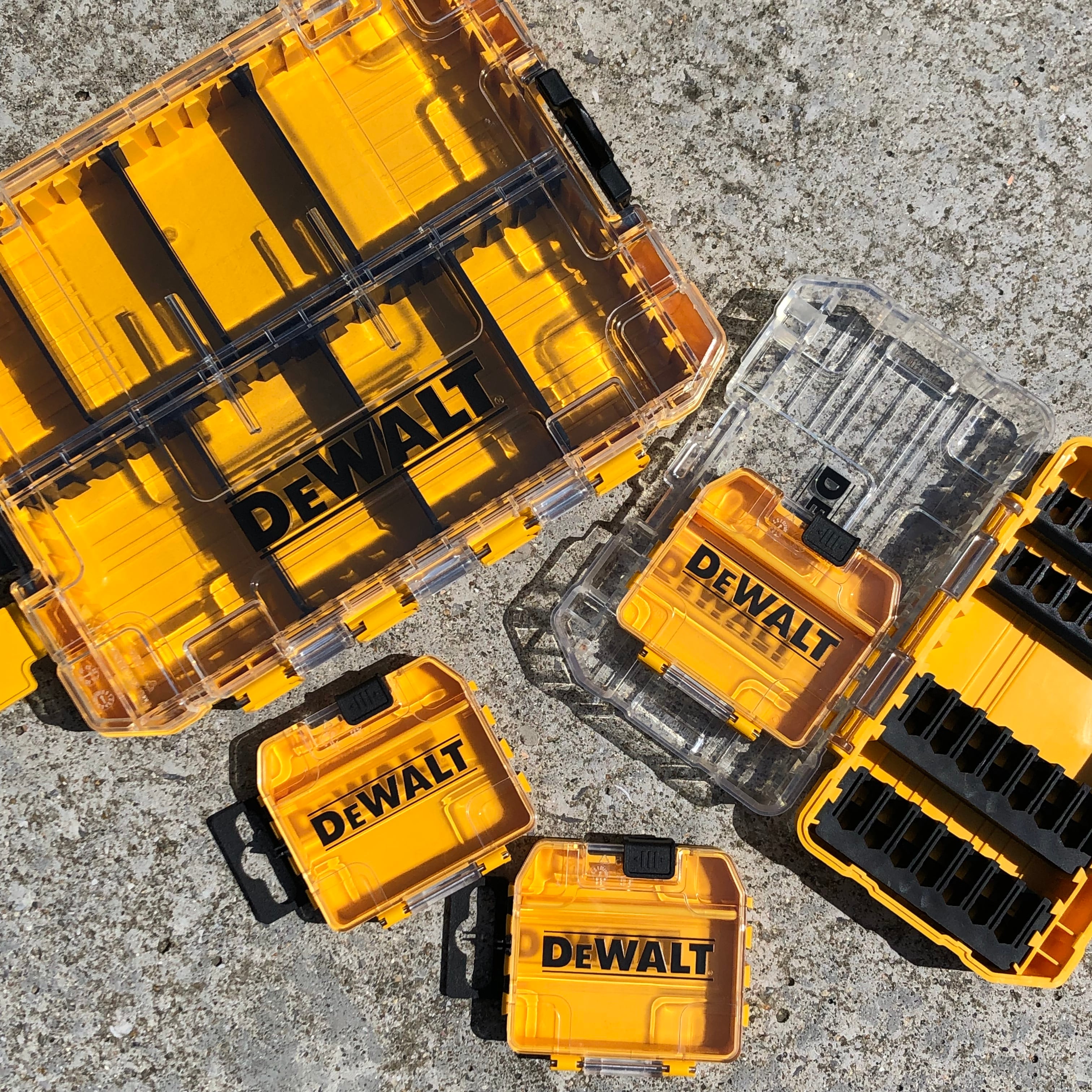 デフケース DEWALT】TOUGH CASE 〈M〉 | Transit. JAMESYAMA-TERRACE