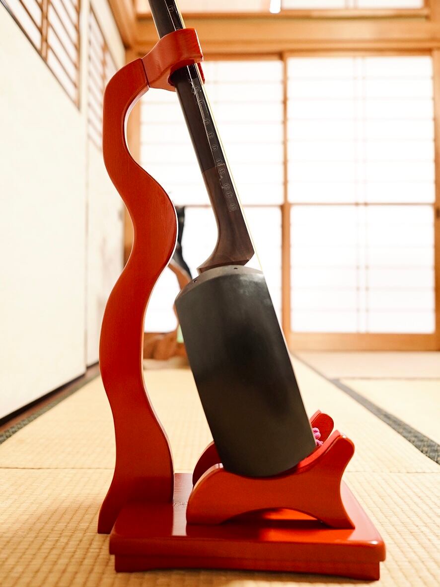 限定1台】深紅の風格、和の美を惹き立てる。手作り三味線スタンド