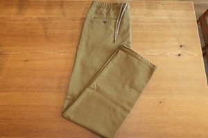 シャーリングパンツ（Brisbane moss　コットンキャバルリーツイル RYE フォーン）