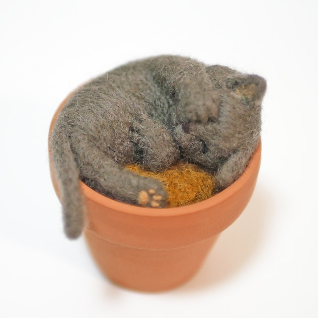 鉢植え猫　No.5(ロシアンブルー)