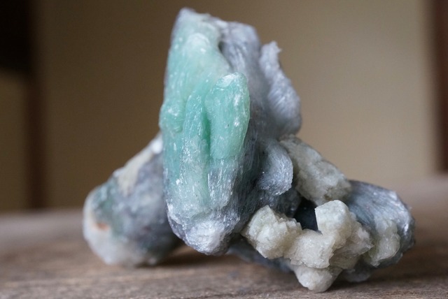 セラドナイト / スティルバイト  Celadonite / Stilbite