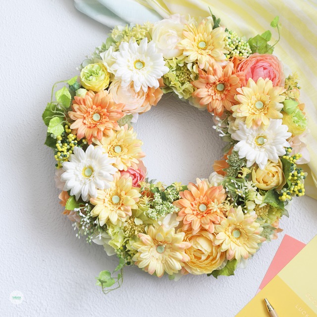 ビタミンカラーのガーベラリース（直径約32cm） | sarasa style 