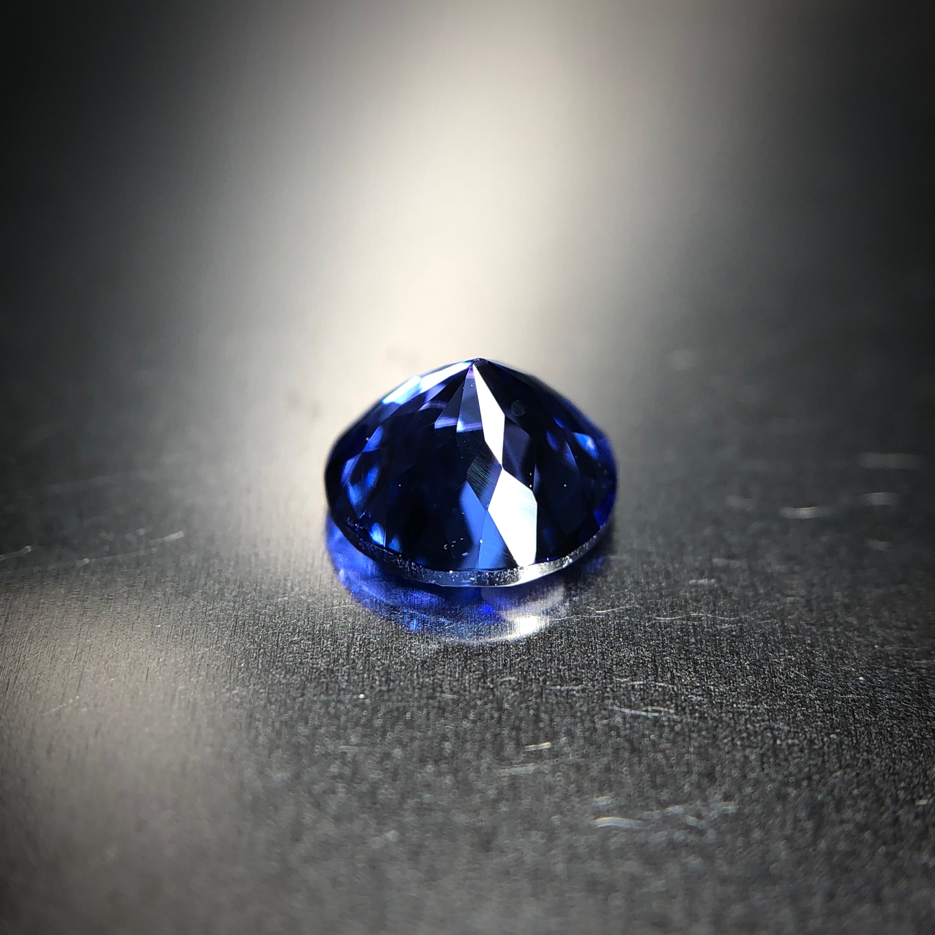 繊細に煌めく夜空色の宝石 0.57ct UP 天然 タンザナイト | Frederick's