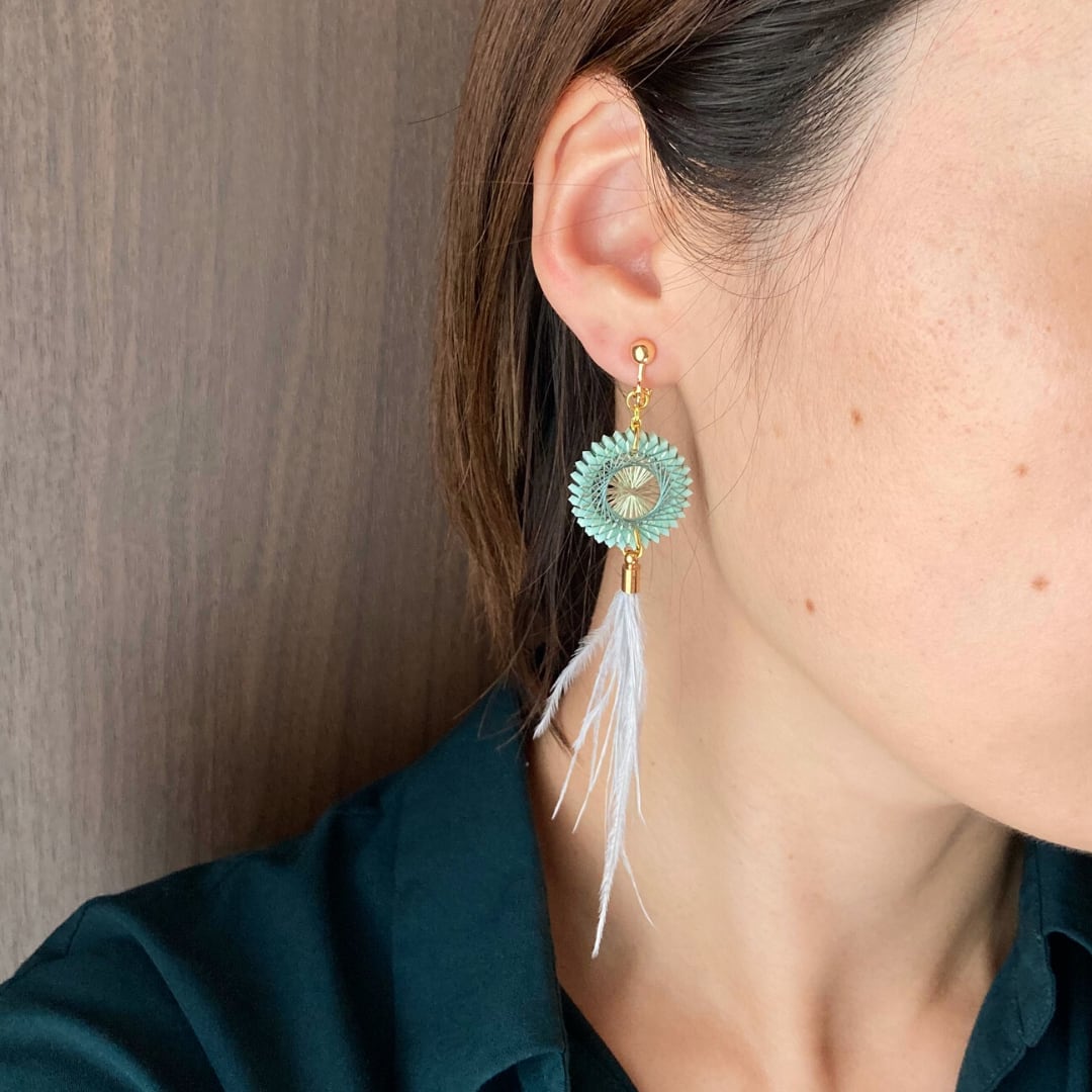 頬をなでて（グリーン） イヤリング / ピアス / ノンホールピアス 